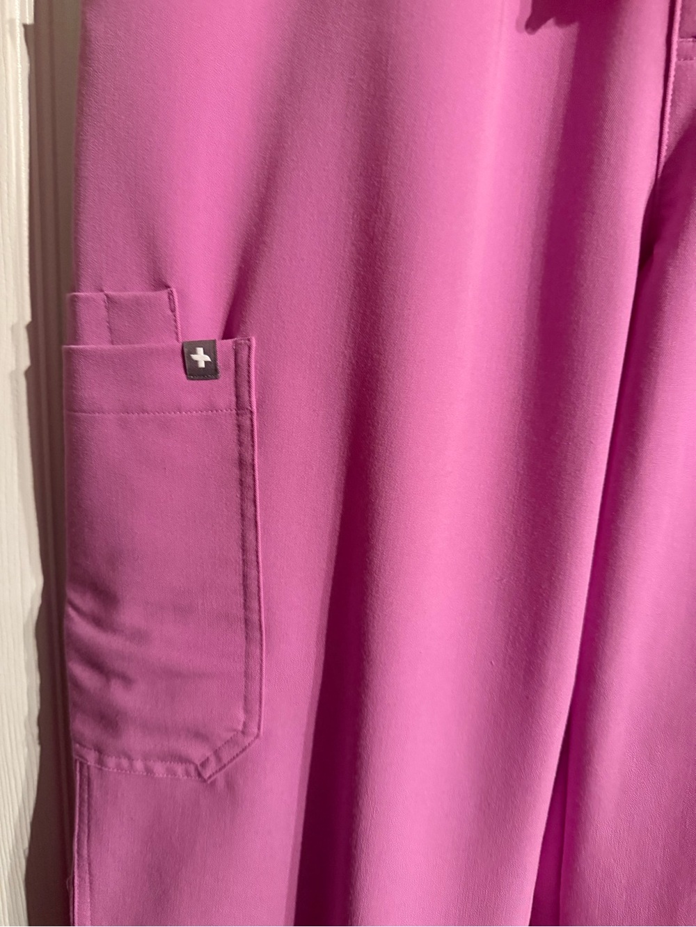 FIGS Pink Cloud Kade Straight-Leg Scrub Pant Medium EUC - Picture 3 of 8